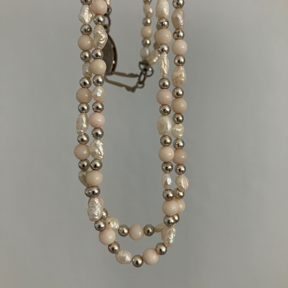 Vintage double strand ivory and silvertone beads and faux pearl baroque necklace - Picture 9 of 12